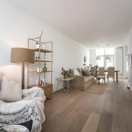 Sandy's Family House For 2 Adults & 2 Children Zandvoort