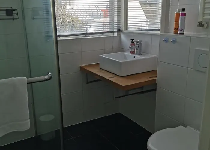 Sandy's Family House For 2 Adults & 2 Children *