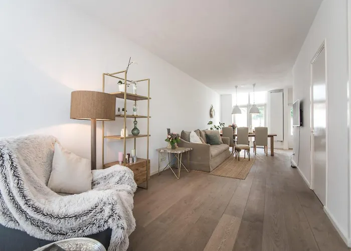 Sandy's Family House For 2 Adults & 2 Children Zandvoort