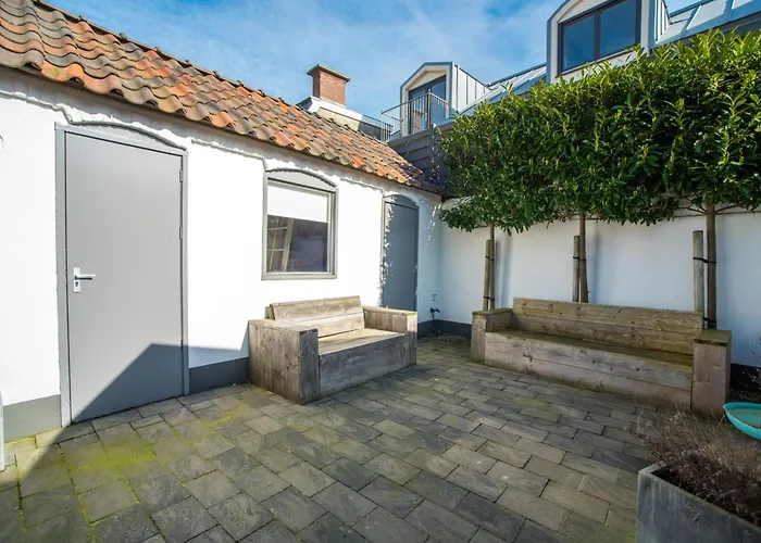 Sandy's Family House For 2 Adults & 2 Children * Zandvoort