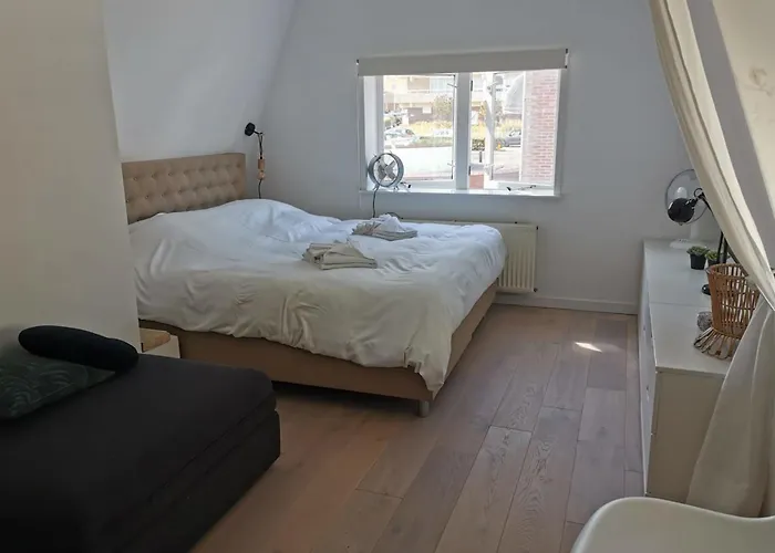 Sandy's Family House For 2 Adults & 2 Children