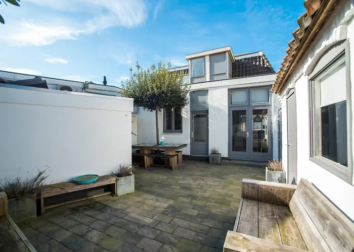 Sandy's Family House For 2 Adults & 2 Children * Zandvoort