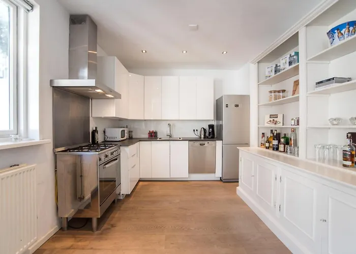 Sandy's Family House For 2 Adults & 2 Children Casa vacanze Zandvoort