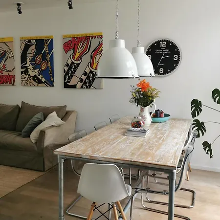 Sandy's Family House For 2 Adults & 2 Children Zandvoort