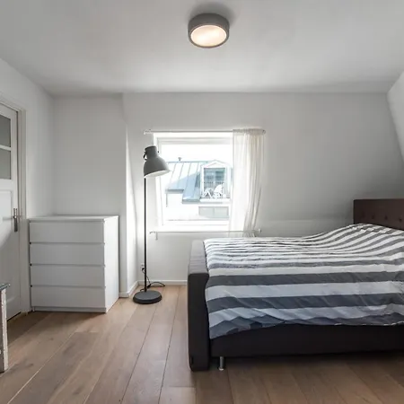 בית נופש Sandy's Family House For 2 Adults & 2 Children