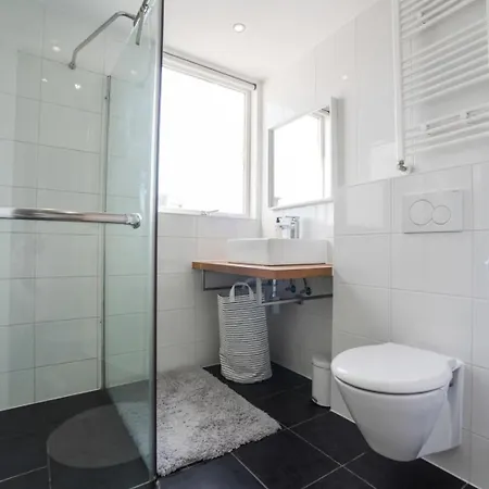 Casa de Férias Sandy's Family House For 2 Adults & 2 Children Zandvoort