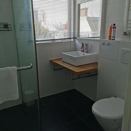 Sandy's Family House For 2 Adults & 2 Children *