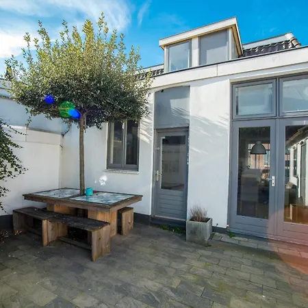 Sandy's Family House For 2 Adults & 2 Children בית נופש