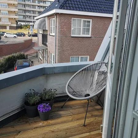 Sandy's Family House For 2 Adults & 2 Children *