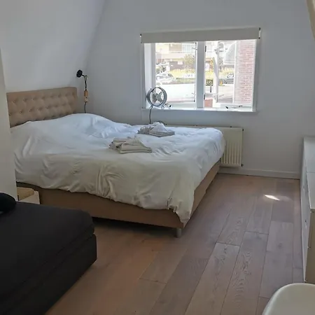 Sandy's Family House For 2 Adults & 2 Children