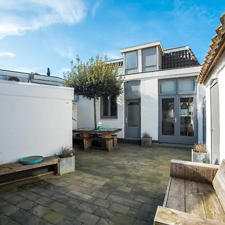 Sandy's Family House For 2 Adults & 2 Children * Zandvoort