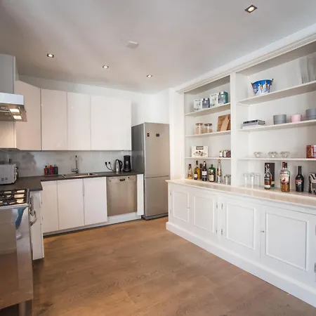 Sandy's Family House For 2 Adults & 2 Children Semesterbostad