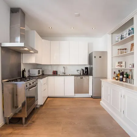 Sandy's Family House For 2 Adults & 2 Children Semesterbostad Zandvoort